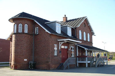 Toldkammerbygningen, foråret 2007. Bygningen ses fra øst, og er idag Sæby rutebilstation